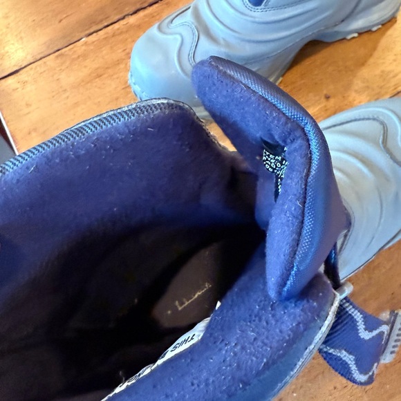 LL Bean Winter Gray Boots Snow Strap-up, Big Kids Size 6 - Picture 10 of 12